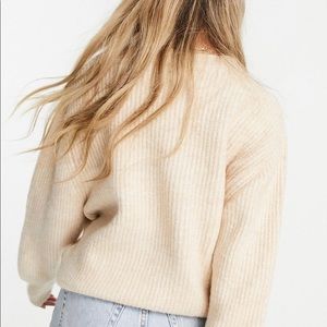 Never worn crew neck sweater fluffy color oatmeal